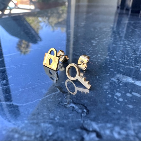 KEY LOCKER MINIMALIST ♡  GOLD Stainless Steel Stud Earrings - Picture 3 of 6